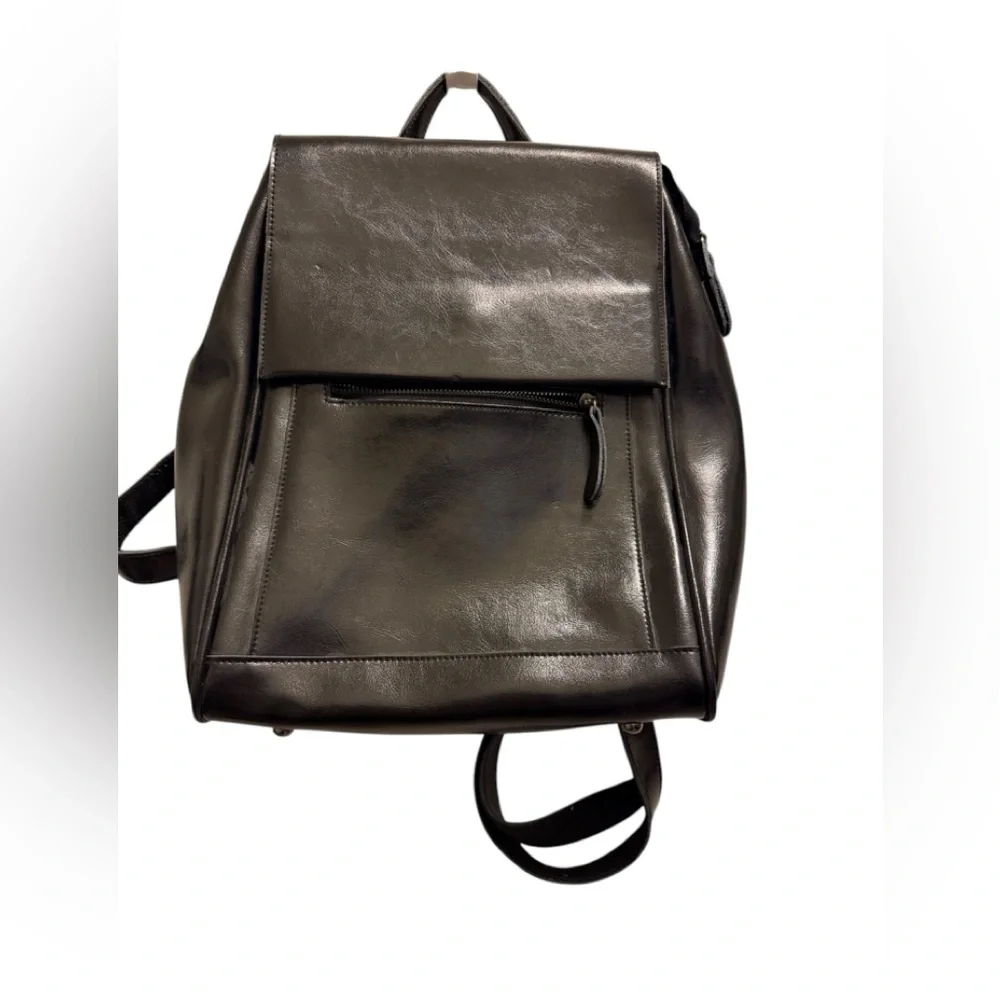 Sleek Black Leather Backpack - Modern Everyday Carry